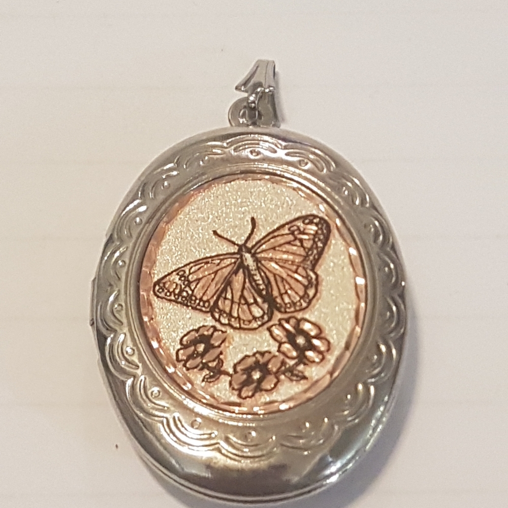 Locket - Picture 14 of 16
